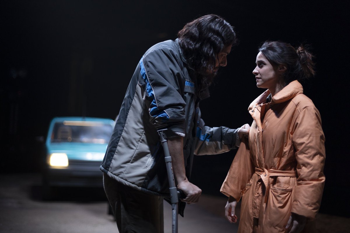 #Nuestrosactosocultos

Road movie que mezcla el thriller y la comedia negra. Entre el realismo social y el melodrama clásico, no cuenta con profundidad ni coherencia que le dote de credibilidad y vuelo dramático. Frustrante