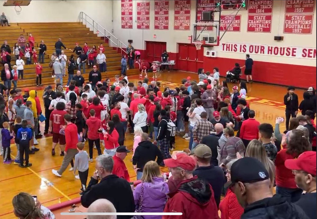 z3alkire's tweet photo. Man! What a special group of kids! You guys deserve it all! Way to take the punches and hang in there!  And good lord that fight song sounds just as good in the gym as it does in the stadium! https://t.co/RNODxAjZ5A