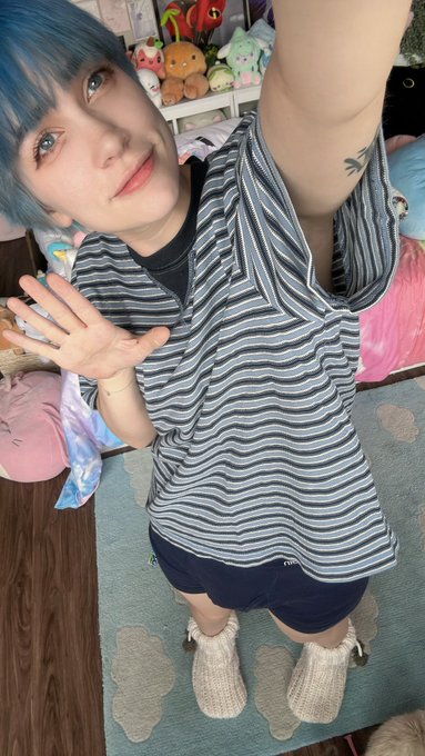 Ok starting stream now 🙈 I am fighting off a headache so we will see how it goes lmao https://t.co/LDq96MoQLS
