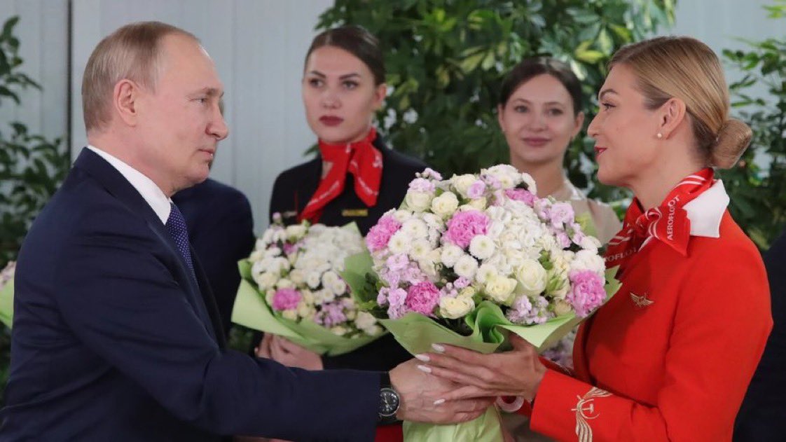 الرئيس الروسي بوتين يحتفل باليوم العالمي للمرأة:
أعظم نعمة للمرأة هي الأمومة وإنجاب الأطفال.