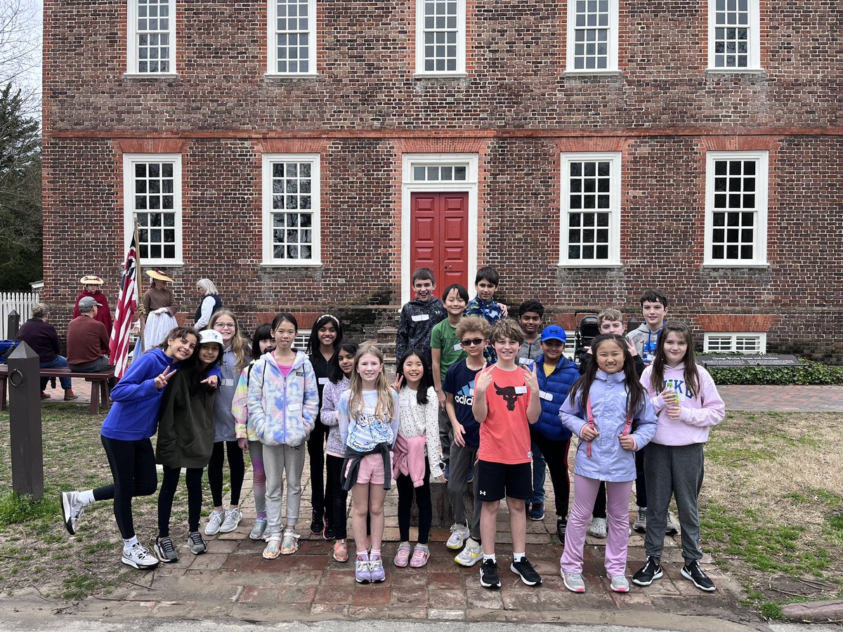 mrmohnsclassmpe's tweet photo. Colonial Williamsburg and  Jamestown were great! Thank you parent volunteers! #millsparkproud https://t.co/pK7h8nivd7