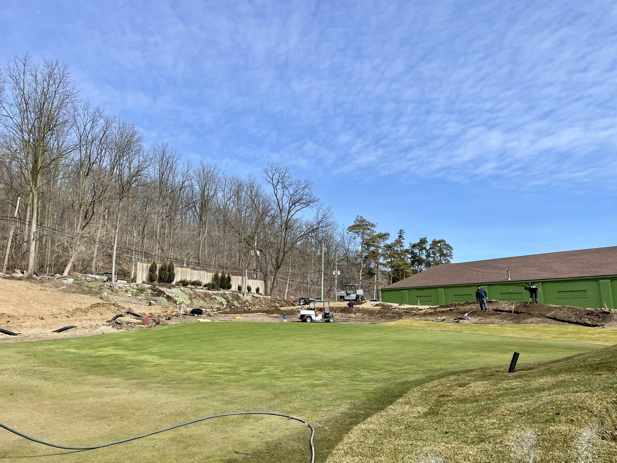tamae24's tweet photo. Our 18th green surround reno is coming together @DundasValleyGCC It’s one my favourite things to watch come together. It’s fulfilling, gratifying and hard work that will elevate the course further! https://t.co/INb7yQlStJ
