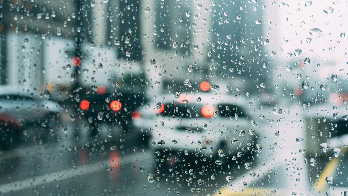 It's Friday!🤸 Before you head out into this rainy weather🏎️️🚗🚙, remember to always stay focused on the road and #LeaveYourPhoneAlone.