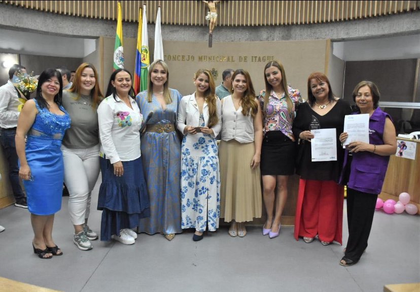 shirleyortizos2's tweet image. #itagüí hoy celebramos y destacamos la mujeres que han significado hechos importantes de nuestras vidas contribuyendo a una mejor calidad de vida para ellas @CONCEJOITAGUI