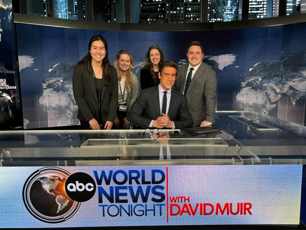 The doctors from the ABC News Med Unit crashing the set after today's World News Tonight broadcast. @DavidMuir always gracious to show the team around
