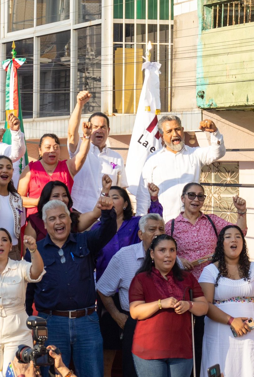 CalicheIRos's tweet photo. Hace unos momentos me registré como candidato a diputado local por el Distrito 10 de Centro, Tabasco, ante el @IEPCTabasco.

Estoy sumamente emocionado y agradecido con la confianza de mi partido @MorenaTabasco. Mi convicción es clara: “con el pueblo todo, sin el pueblo nada”. https://t.co/ESWofeLAFr