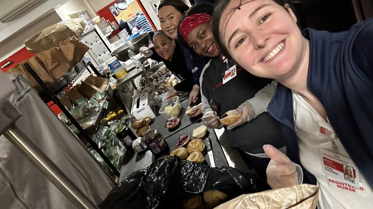Time to make the ……. bagels!! Franchesca and Monique joined Nicole and Maryluz of Infill 4 in the CHiPS kitchen today. Everyone had a great time giving back 🥰🙏🏾 @NYPCommunity @GTdancenurse @alanmlevin @NicoleBaronRN94
