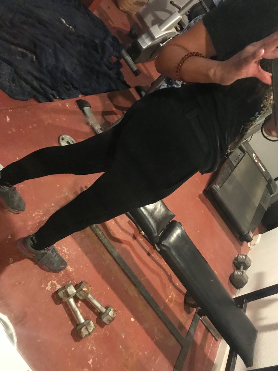 DottiBugatti's tweet photo. Donβt mind how messy this work out room isπ
but Iβm finally getting my body back to where it was last March and Iβm so happy over it!! Iβve been a twig for too damn long. #prepump #glutesgirlie https://t.co/HUItci1Gjz