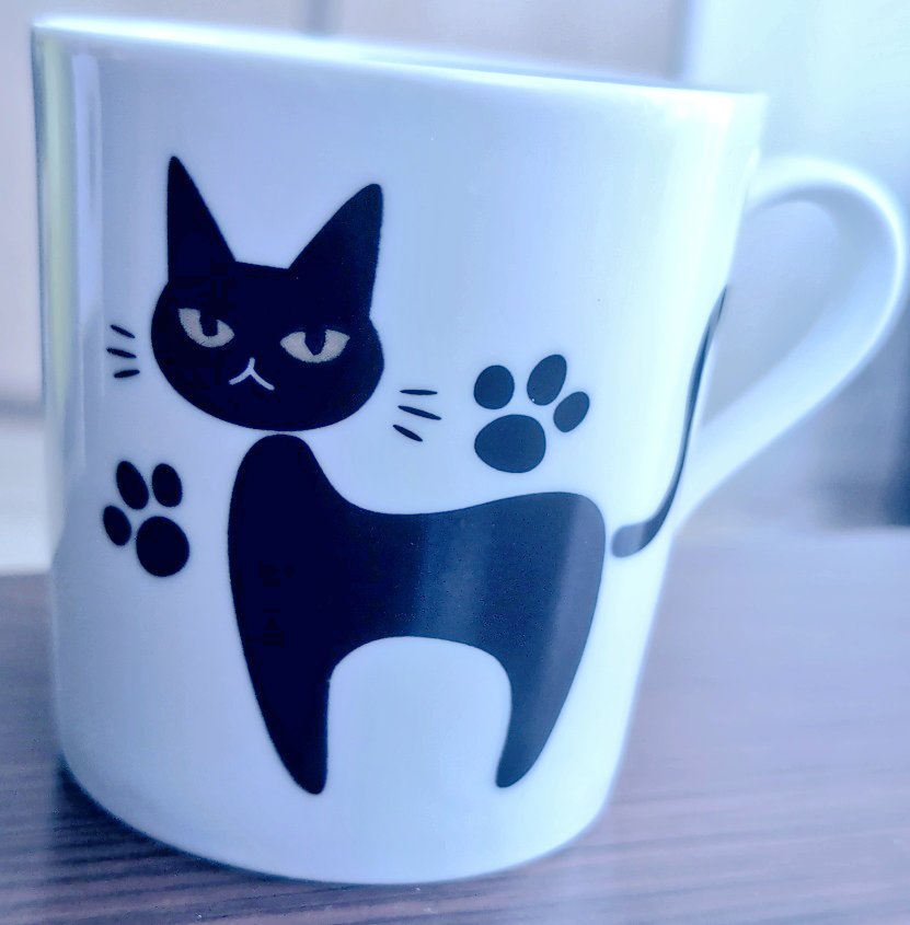 魔女の宅急便でジジが欲しがるマグカップ。 ジジのデザインは前から