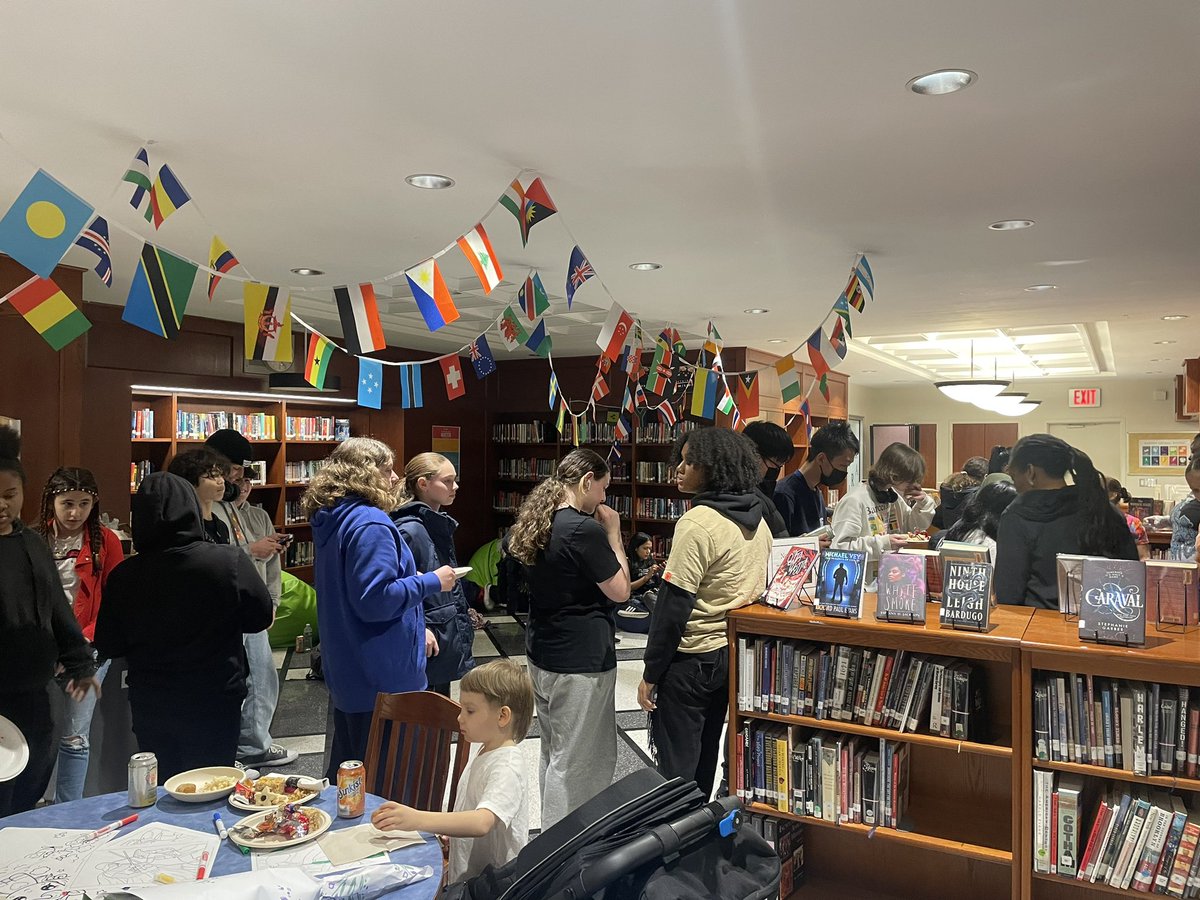 Our community potluck was a success! Thank you to our families, teachers and students who organized the evening @NYCDOED15 @iborganization #Together