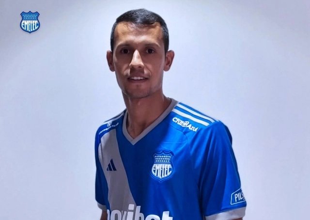 Sin peinados estrafalarios
Sin tatuajes
Sin escándalos
Sin botines de color 

Solo vale verga jugando al fútbol 💫