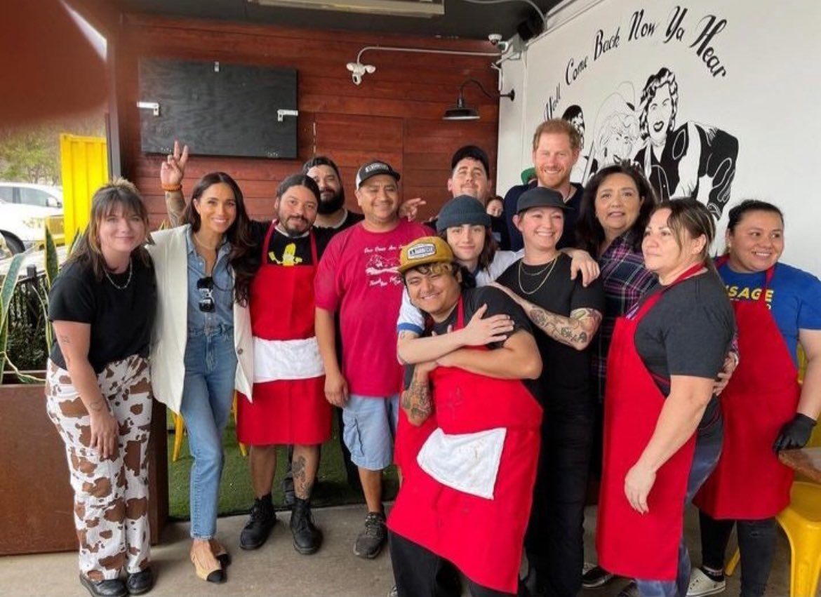 DeSeraeVillafa1's tweet photo. #PrinceHarryAndMeghan take a candid photo with the employees of #LaBarbecue in #Austin, Texas!
#SXSW https://t.co/4lZSxD98o4