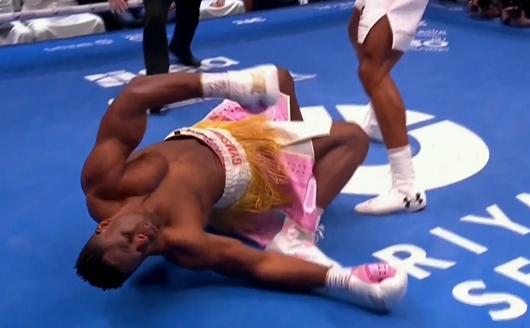 keem773's tweet image. Someone, please turn this into a Matrix meme lol

#KnockoutChaos #JoshuaNgannou