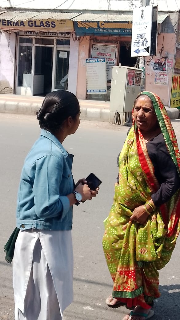 NSSP0SANDHYA's tweet photo. संध्या द्विवेदी,प्रियासिंहके नेतृत्व में रासेयो म.गां.बा. वि.(पी. जी.) कॉलेज फिरोजाबाद तथा NYKके संयुक्त तत्वाधान में "  मतदाता पंजीकरण,हेल्प डेस्क के माध्यम से जो छात्राएं 18 वर्ष पूर्ण कर चुकी हैं उनके आधार कार्ड की सहायता से तत्काल मतदाता सूची में उनका पंजीकरण कराया गया। https://t.co/Tia9rECgZH