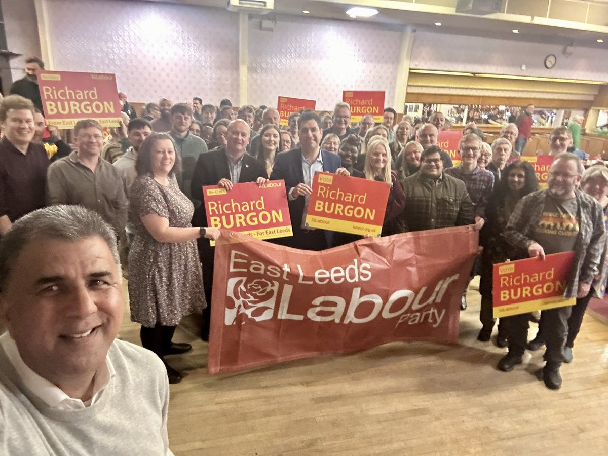 Packed East Leeds CLP Labour Party fundraising dinner for @RichardBurgon and listening to the brilliant two great trade unionists General Secretary’s @sarahwoolley01 @MickLynchfancl1 one of the best fundraising speeches I have heard! @asgharlab @HaslamOriginal @DaveWardGS 🌹✊🌹