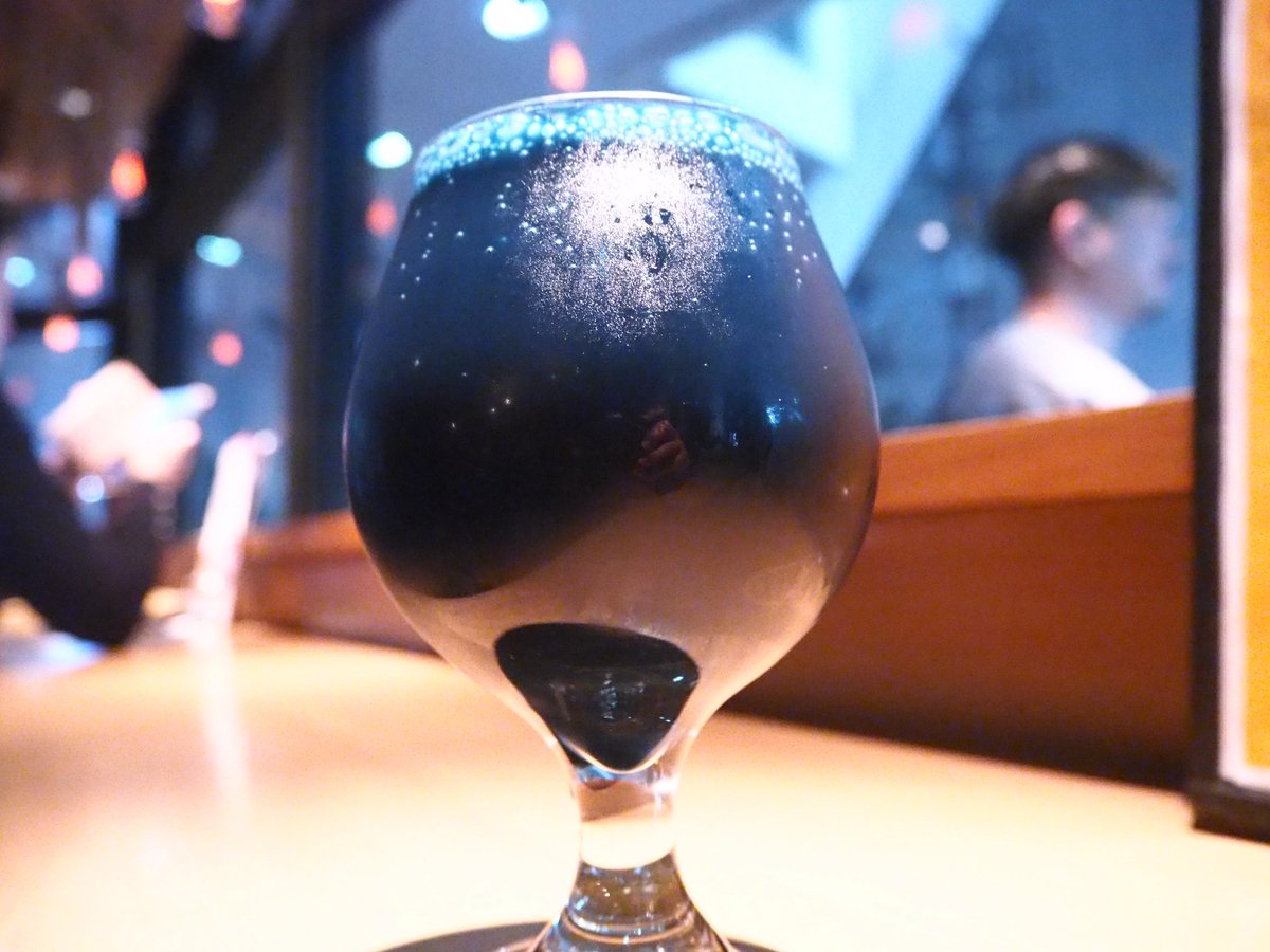 1Dozen1's tweet photo. 3/9
今日のビール
BLUE LAGOONIES/One Drop Brewing
真っ青なのにマンゴー味のフルーツスムージーサワー。
ココナッツクリームでメープルクッキーぽい密かなアロマもあり、マシュマロジュースのような強い甘みもあるが不思議とバランスが良く、価値観を破壊される傑作。 #今日のビール #OneDropBrewing https://t.co/XDmC46hpB9