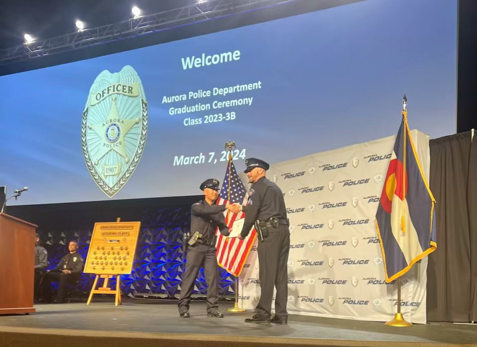 Steph4Aurora's tweet image. Say hello to your newest Aurora Police Officers. We’re incredibly proud of these individuals who have put in the work, taken time from their families, and committed to keeping our community safe. 

Serve honorably. Serve with integrity. And, serve Aurora’s citizens and families.