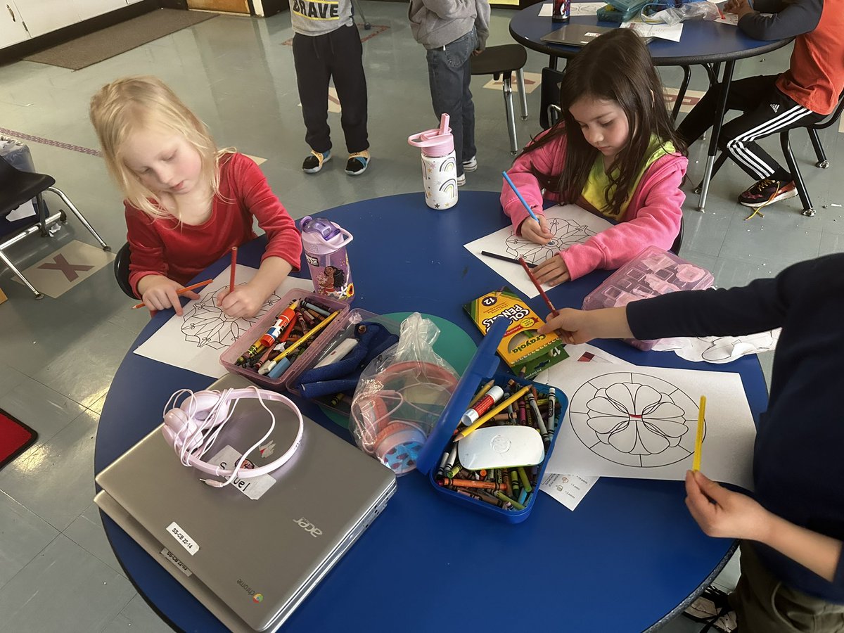 MissBKinder_SS's tweet photo. Some Mandala Zen Coloring 🧘 Celebrating our SEL Day! It was quiet as a 🐭♥️ https://t.co/5QVGhnVD0E