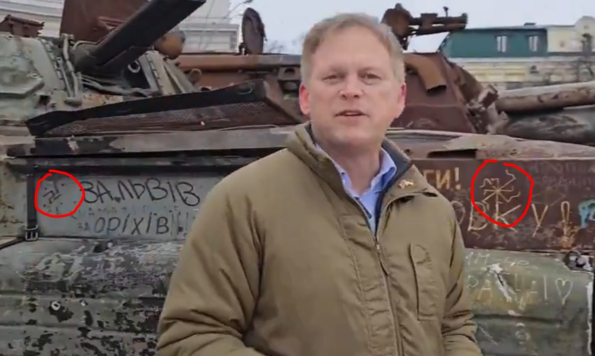 📢 Another clear photo of British Defence Minister Grant Shapps MP posing in front of captured Russian armour graffitied with Ukrainian slogans and nazi swastikas in the centre of Kiev, Ukraine.