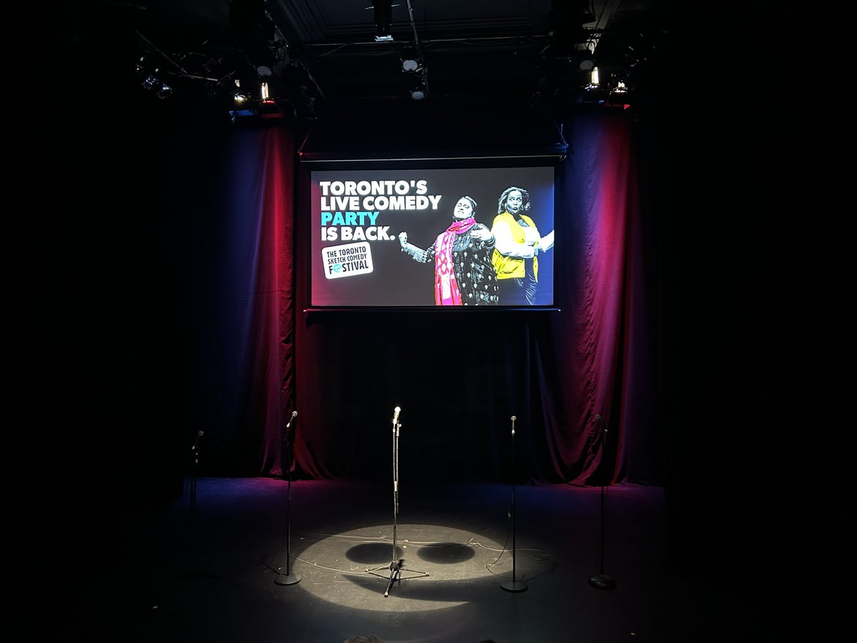 TeenainToronto's tweet image. Tonight is the third night of @TOsketchfest &amp;amp; this evening I saw Big Chick Energy of Toronto &amp;amp; The Foundation of New York at the Theatre Centre. Both were very funny 😂 … the Chicks had big energy &amp;amp; The Foundation adapted their sketches for a Canadian audience 🇨🇦
#tosketchfest