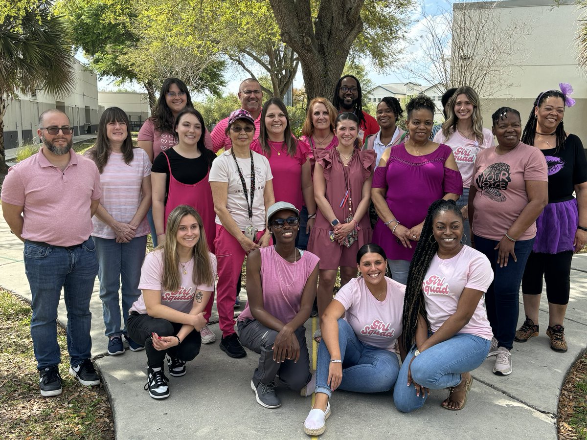 ohsnapp2teach's tweet photo. Did I see pink wearing my sunglasses? Kicking off WHM picture moment wearing different shades of pink accessories and outfits @oakparklions #WHM365 https://t.co/N6b725pvah