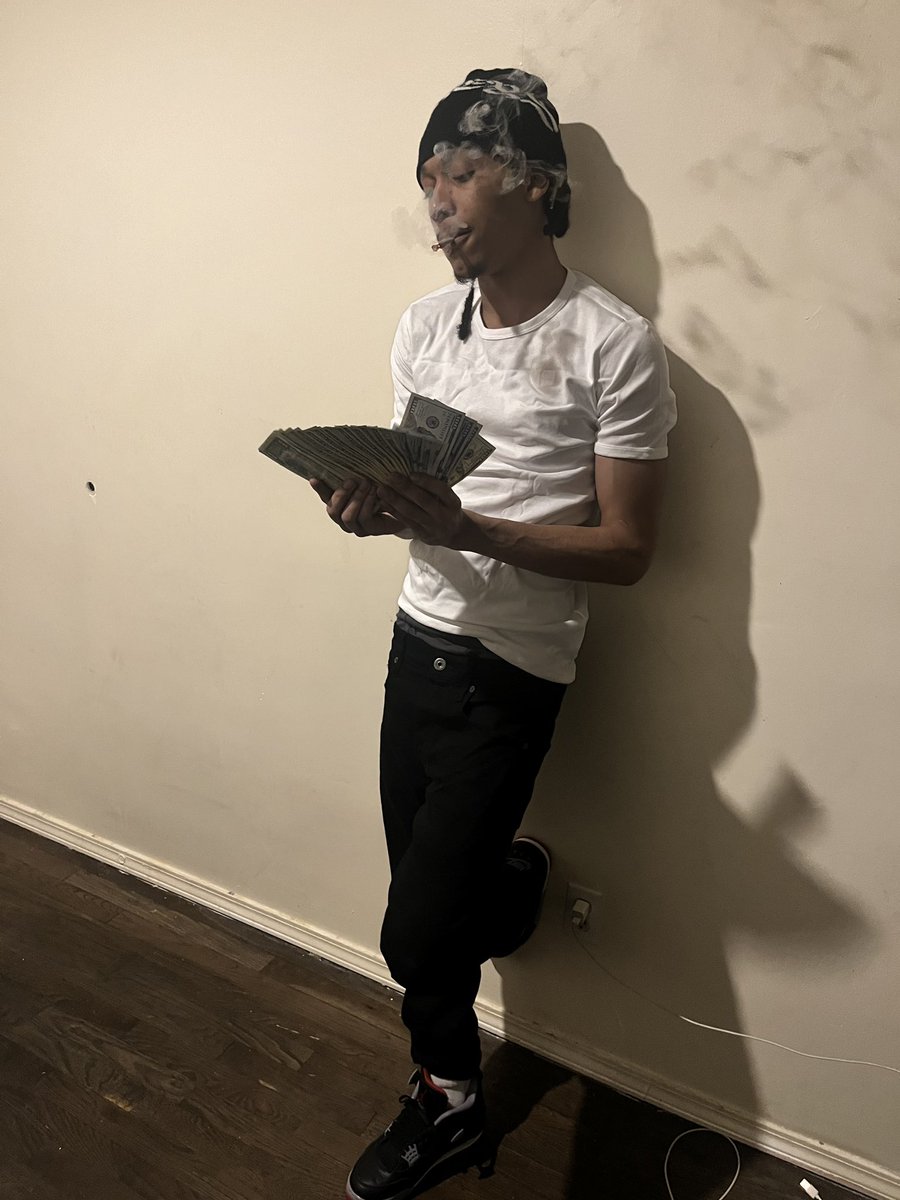 LIFEOFACRIP's tweet photo. Ian a Rapper https://t.co/GRMyh1Idcv