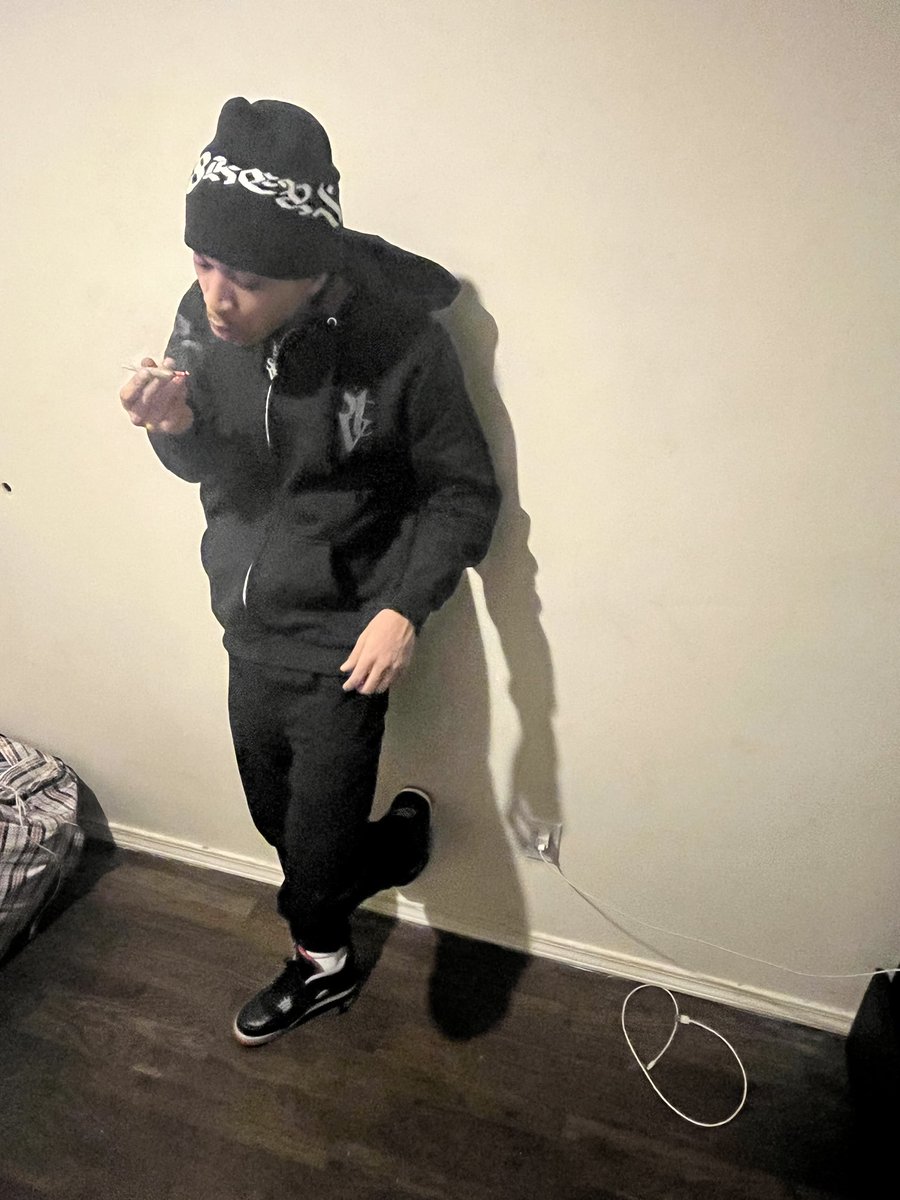 LIFEOFACRIP's tweet photo. Ian a Rapper https://t.co/GRMyh1Idcv