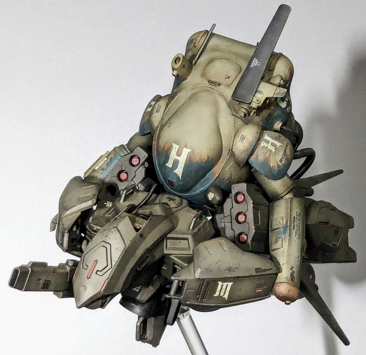 ma7s3159's tweet photo. #沼に沈むぜミキシング
#maschinenkrieger
#マシーネンクリーガー
スネークアイの支援メカ的なものをジャンクパーツでふざけて遊んでたら、ペタペタ接着するのが楽しくなって一気に完成させました…合体すると妙に収まりが良くて笑えます😆 https://t.co/4WFPwKmxua