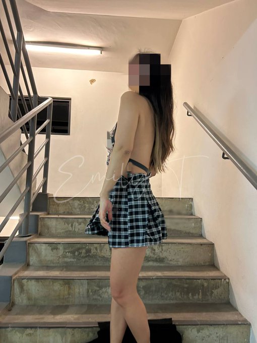 Guess what I'm wearing 😛 https://t.co/cG97yyG4d4