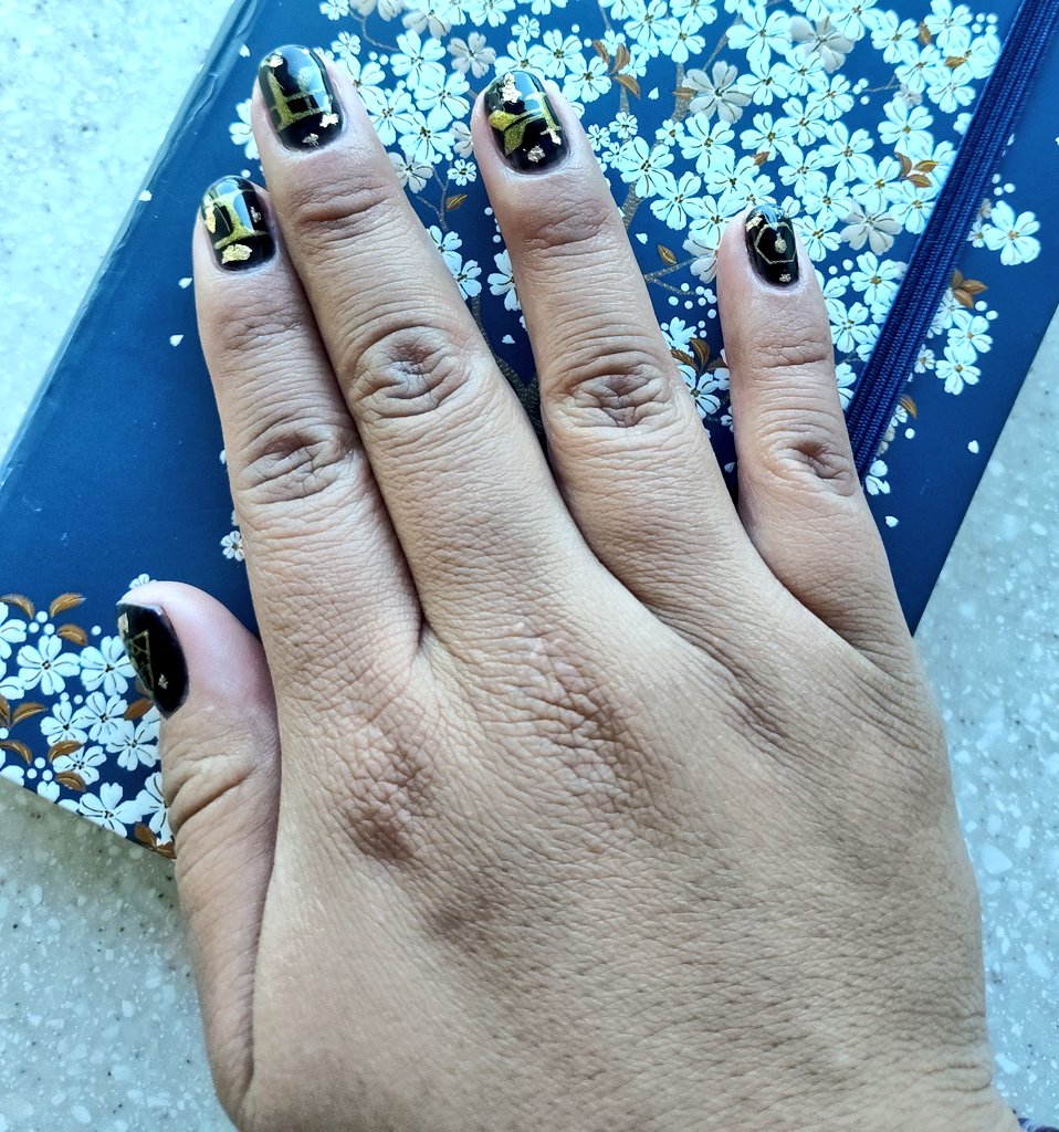 My boyfriend did my nails KAI themed this week. With both his power symbols and then Kai written how it is in his first album. 🐻 I love them 😍