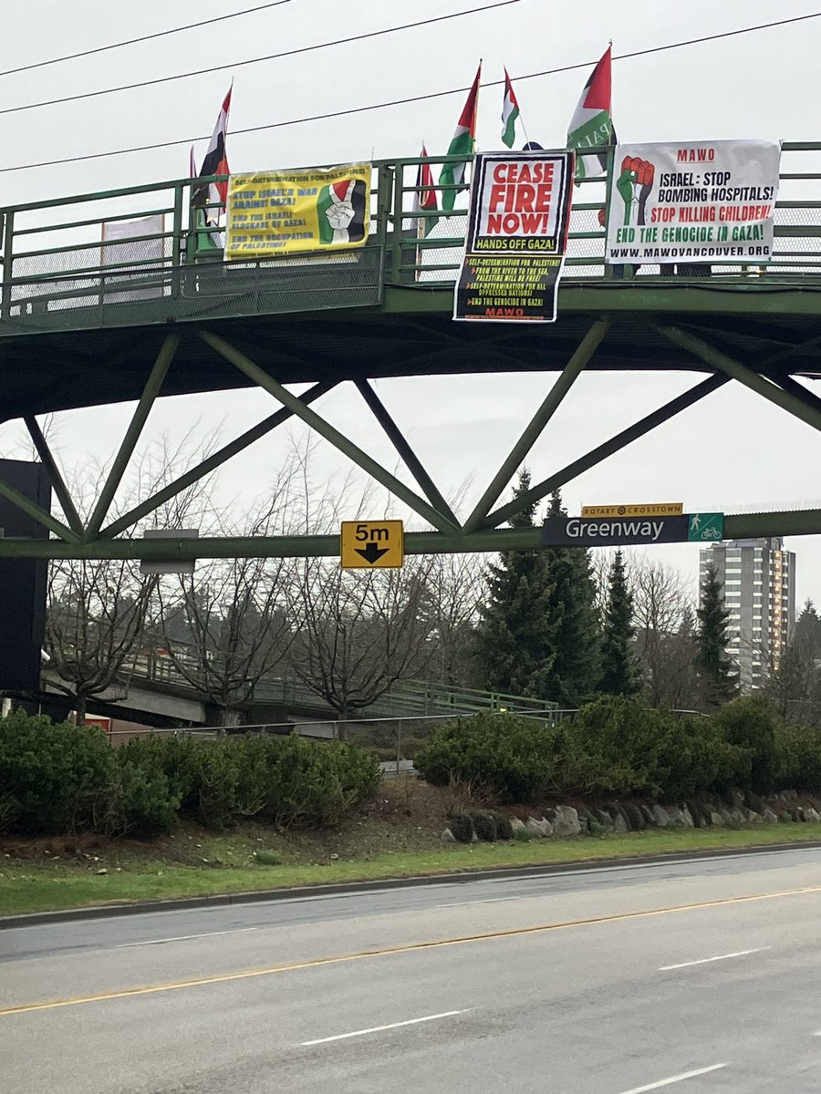 Set up at McBride overpass in #NewWestminster near the #JusticeInstitute !!

#freepalestine #ceasefirenow #selfdetermination #handsoffrafah
