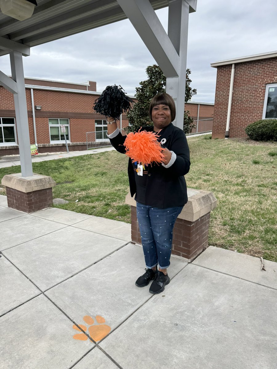 DiggsLatham's tweet photo. Happy #InternationalWomensDay! Thank you to our women educators, faculty, and staff for all you do for our school daily. We celebrated today, showing our school spirit, especially with music and dancing during dismissal. #CreatingOurMasterpiece https://t.co/BcszqLcudi