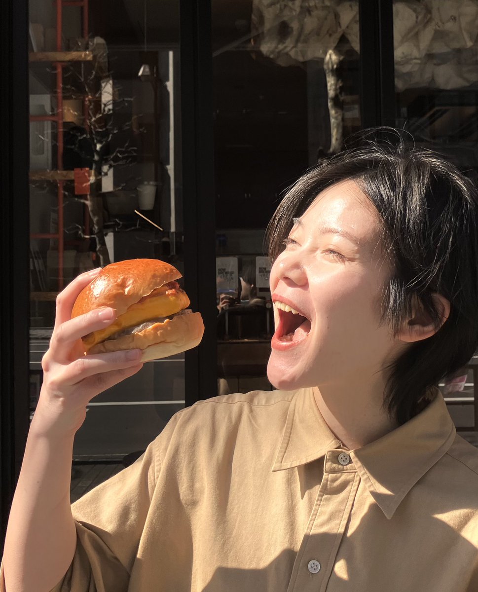 Hallo hallo! Single O Hamacho Brunoです！

“Sausage Egg roll 2.0” 
本日よりご賞味いただけます！！

少しスパイシーにリニューアルしました！🍔🌶️

お待ちしてます！

#singleo #Australia #日本橋