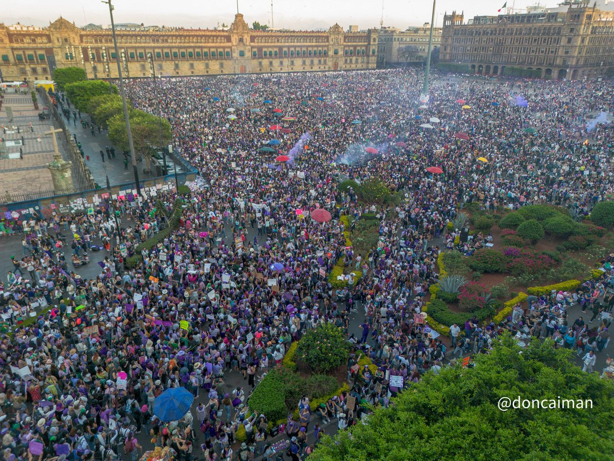 doncaiman's tweet photo. Marcha #8marzo2024 #DiaDeLaMujer 6:35 pm. Zócalo de la Ciudad de México. https://t.co/IY9oOsPYyd