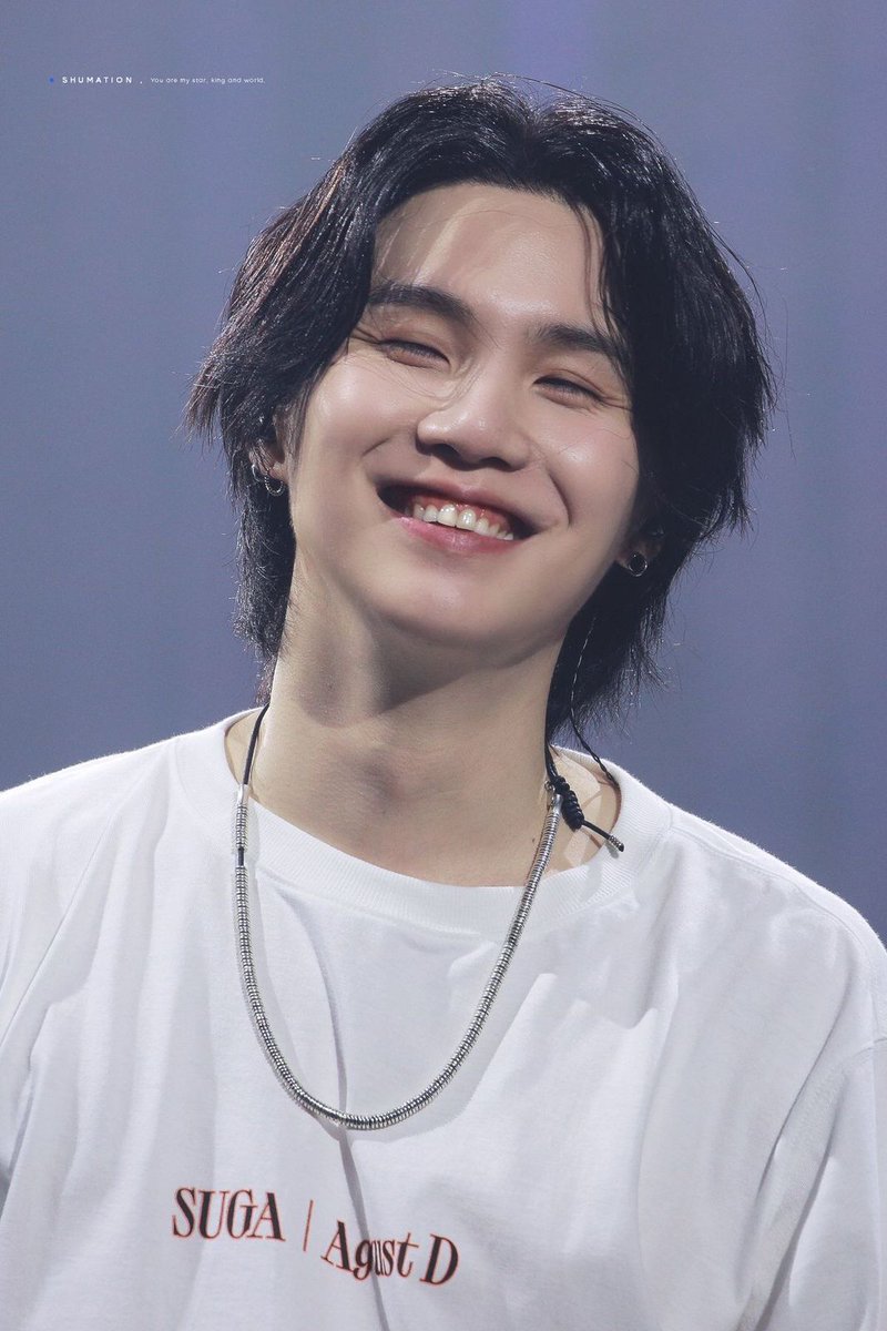 mzz_batman's tweet photo. Happy Birthday Yoongi!!! 🥰💜🎂 @BTS_twt #HappyBirthdaySUGA #HappyYoongiDay #OurLotusFlowerSUGA https://t.co/JaAsTZAuKP