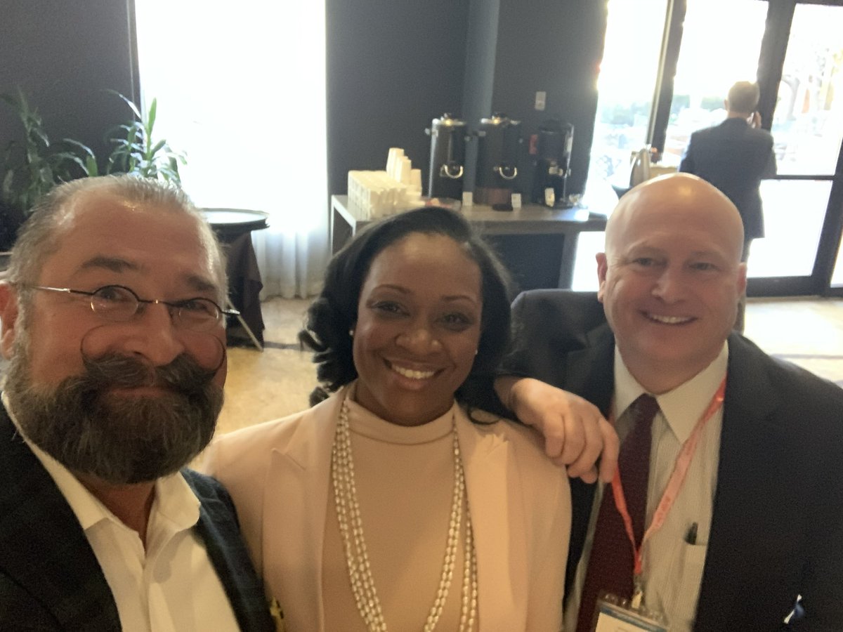 RashedaStinson's tweet photo. Had a great time at the Wills Eye Conference!  Such a great time reconnecting with some friends and receiving a warm welcome back to the Philadelphia area! 🫶🏽 https://t.co/lKJ67Sft9k