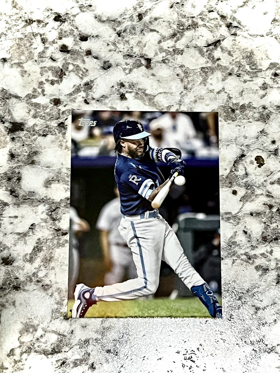 These True Photo variations from Topps are pretty cool! Wife picked up one blaster to surprise me today, decent pick 🔥
