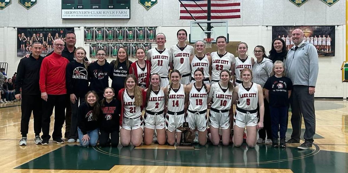 Varsity Girls Basketball District Final Lake City 47 Evart 30 @Kenzie_Bisballe 26pts, 11reb, 4blk @AlieBisballe 13pts, 9reb, 6assi, 4blk P. Hogan 4 Points B. Eisenga 4 Points What a night the girls set out at the beginning of the year to be champions and they did it.