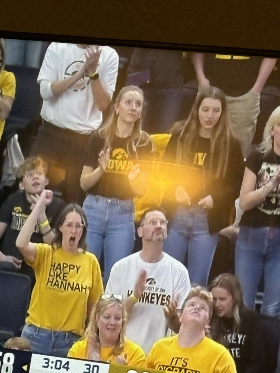 cfoster22's tweet image. Found @HawkDad1 in the crowd on tv!!