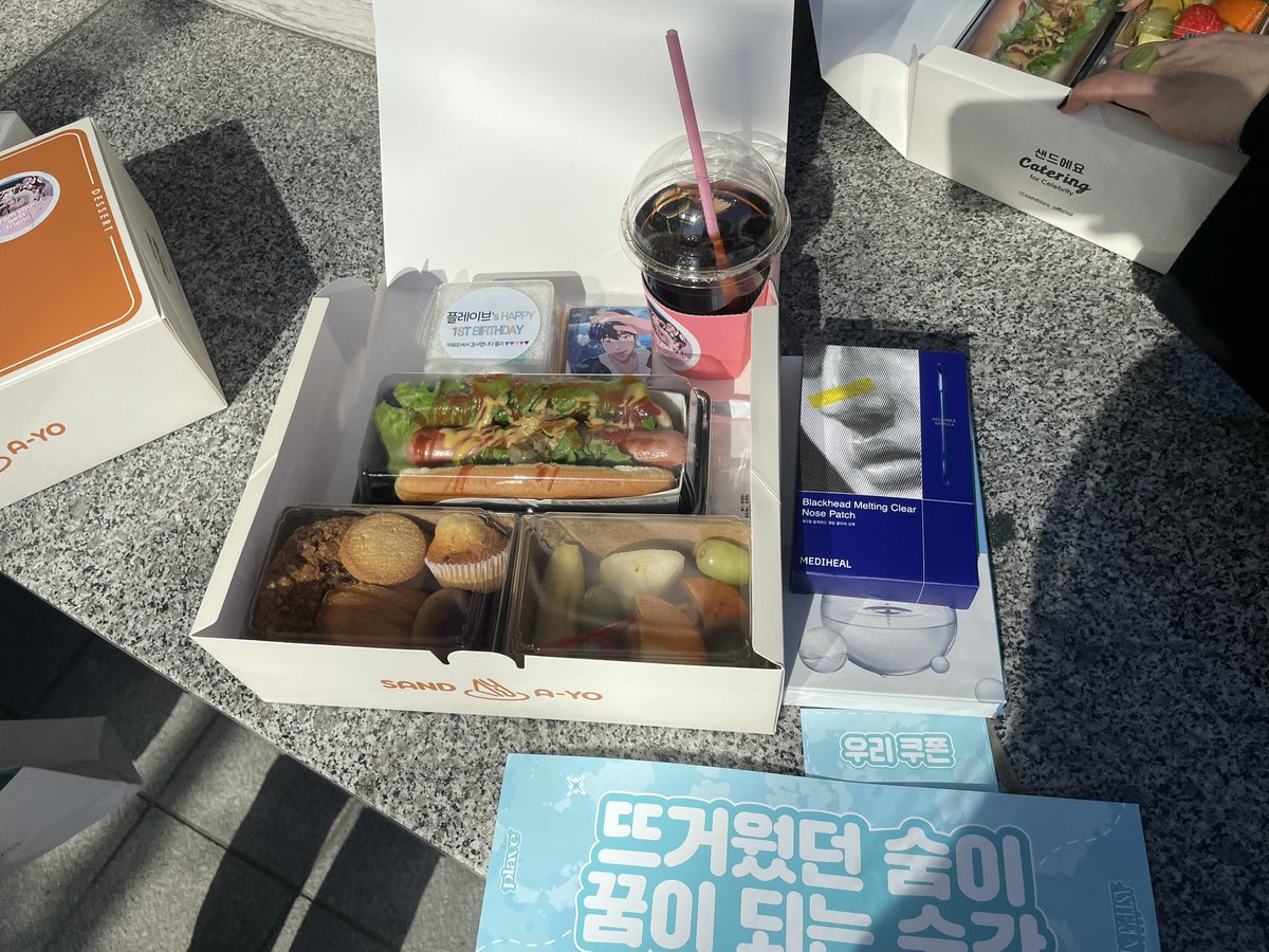 pllimoon's tweet photo. 플레이브 역조공 폼 미쳤다
첫돌 써 놓은거 너무 귀엽🥹💙💜💗❤️🖤 
사랑해 플레이뿌 https://t.co/5ad0S834d9