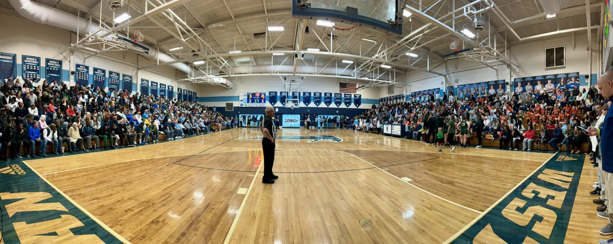 Packed house for the ladies 🔥🔥🔥

West Rowan vs East Lincoln in round 4 of the NCHSAA playoffs.