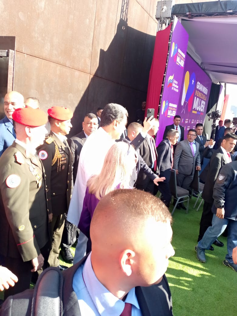 IvssYaracuy's tweet photo. #08Feb l Concentración en celebración del día Internacional de la Mujer. Se Realizó en El Panteón Nacional, Caracas Distrito Capital.
@MagaGutierrezV @NicolasMaduro @JLEONYARA https://t.co/oTeytYtfDo