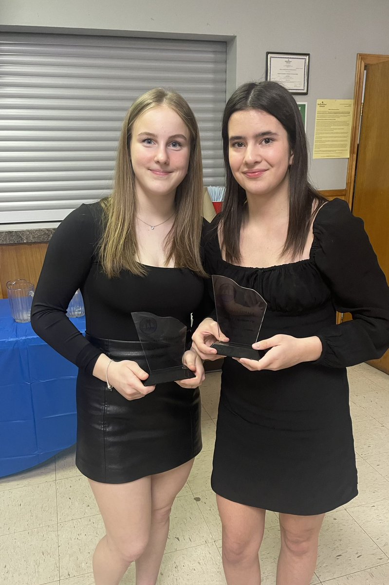 Congrats to two of our falcons who received awards at their U18 AAA end of season banquet 

Most sportsmanlike player Maggie
Most improved player Megan
