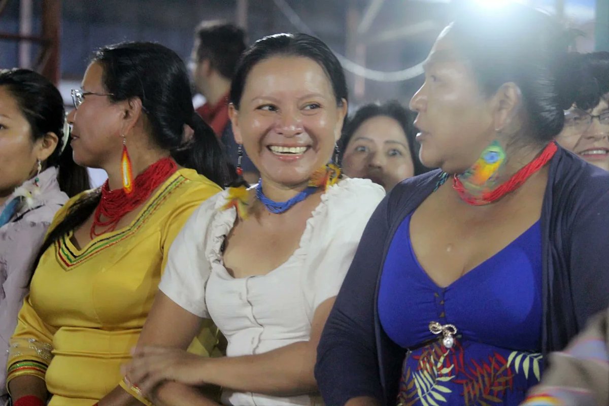 Hoy en el marco de la conmemoración por el día internacional de la mujer, a partir de las 4:00 de la madrugada participamos de la wayusa upina en la que compartimos con varias mujeres lideresas de la amazonía. 

#Diadelamujer
#8marzo2024
EcParlandino