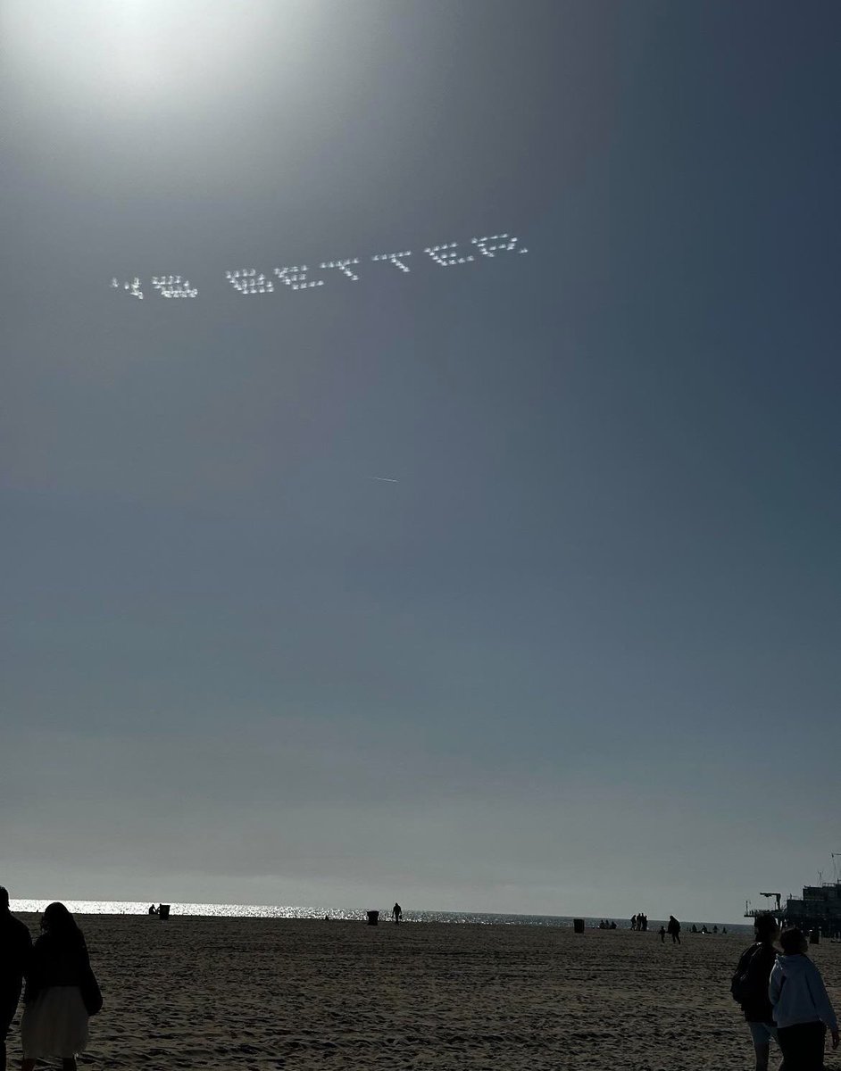 ybdeyo's tweet photo. A ‘YB BETTER’ cloud trail was above the santa monica pier today 🔥😂 https://t.co/8dQqlA0CxH