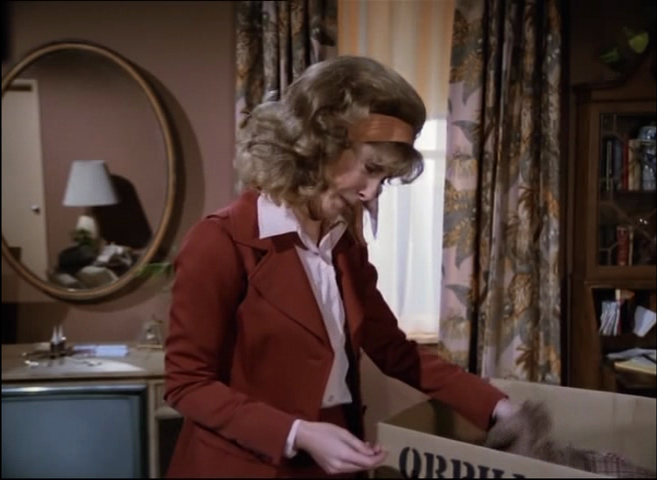 - Do you know where Eddie is right now? - You might try the Club Flamingo. He hangs out there with some chorus girl, a floozy named Mimi Du Jour. - Du Jour. She French? - That's just her stage name. Her real name is Mimi Coffee. - Coffee? - No, thank you. #PoliceSquad