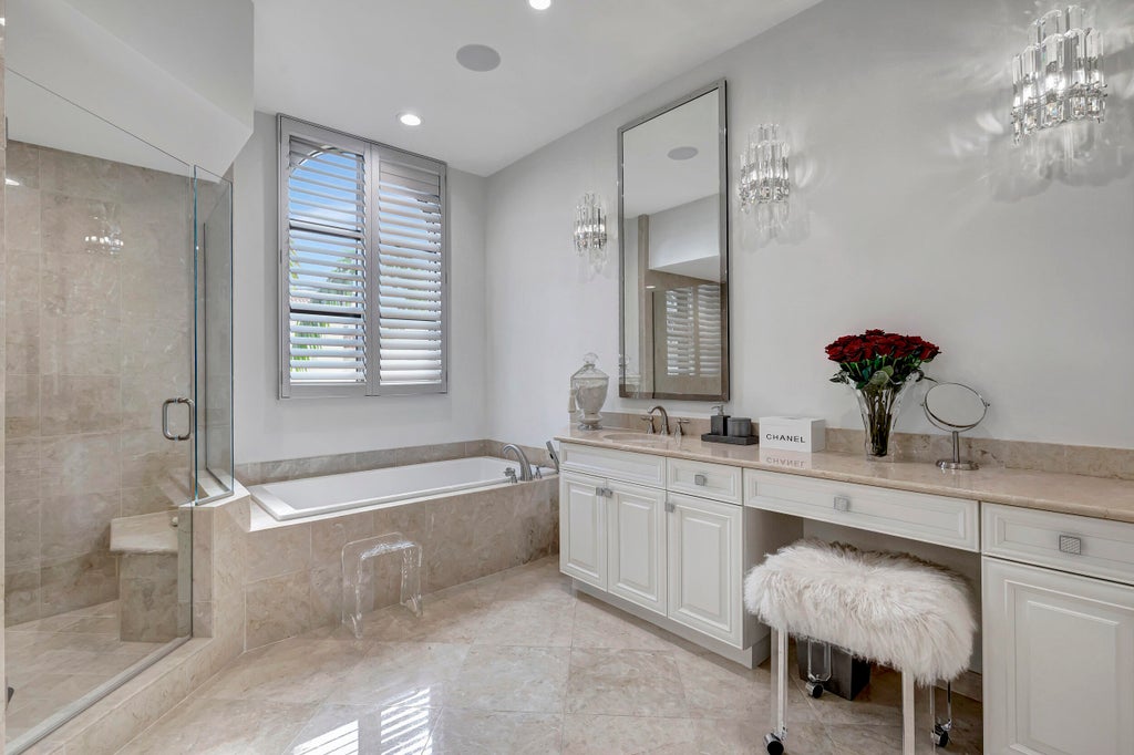 LangRealty's tweet photo. 📍 Boca Raton, FL

Equal Housing Opportunity
Offered at $3,950,000 by Stephanie Kaufman -- 561.929.1770

For more information, please visit https://t.co/gn3wTWd83g

#langrealty #listwithlang https://t.co/stKODor0eX