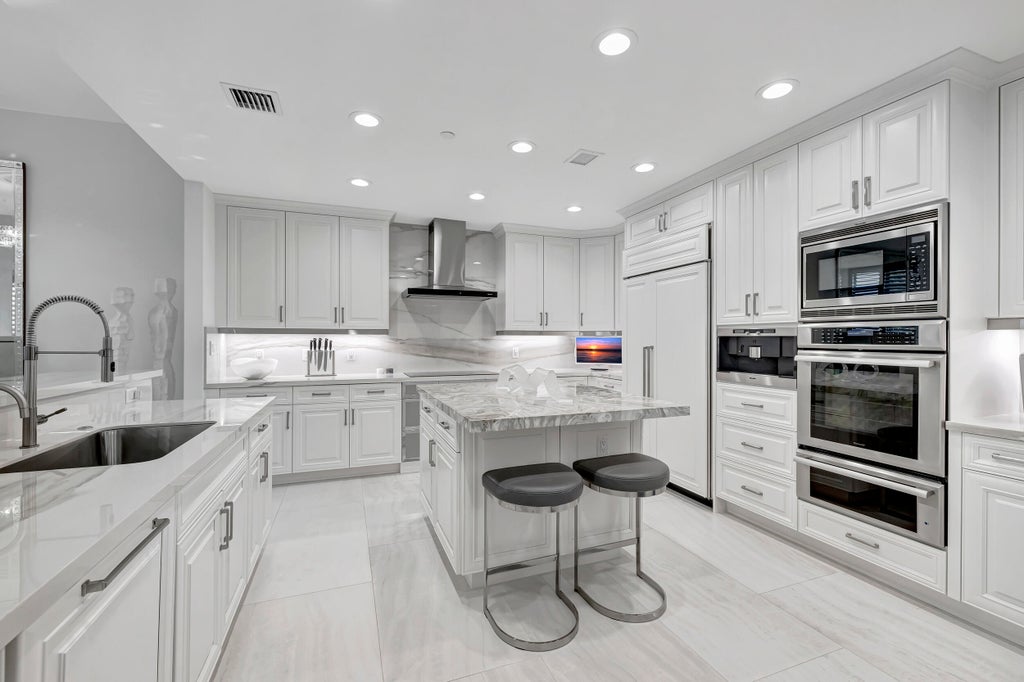 📍 Boca Raton, FL

Equal Housing Opportunity
Offered at $3,950,000 by Stephanie Kaufman -- 561.929.1770

For more information, please visit langrealty.com/listing/rx-109…

#langrealty #listwithlang