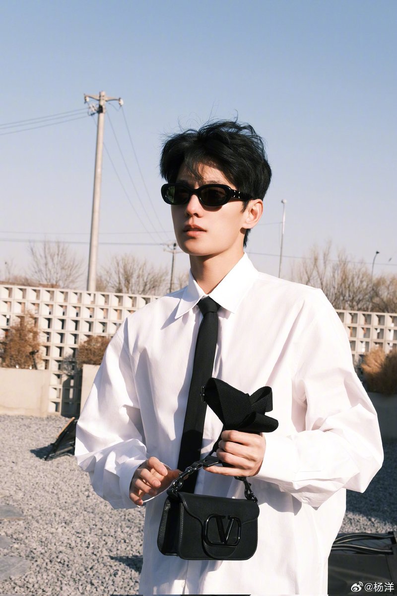 ขายไรมั่ง แว่น เสื้อ เป๋า 🐑
พ่อค้า
ร้าน on site ที่ปักกิ่ง
#yangyang #yangyang杨洋 #หยางหยาง #杨洋 #양양 #ヤン・ヤン