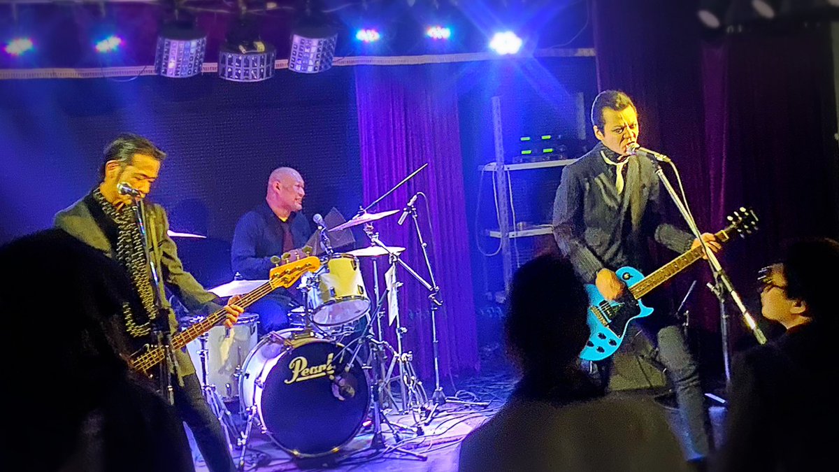 tomas69b's tweet image. そういえばHULLABALOO見てきた~⚡️
ベースのSHINさん加入の
新体制のTHE FUZZIYAMA SURFERS🗻🏄
やっぱり全然味が変わるなー🎶
アニーの時とは全く別物✨
人のバンド通して新しい発見もあるし
音楽って面白いね~♪
色んな人達と沢山話せて楽しかった⚡️
#thundertomas⚡️ #thundermusiclover⚡️🎶